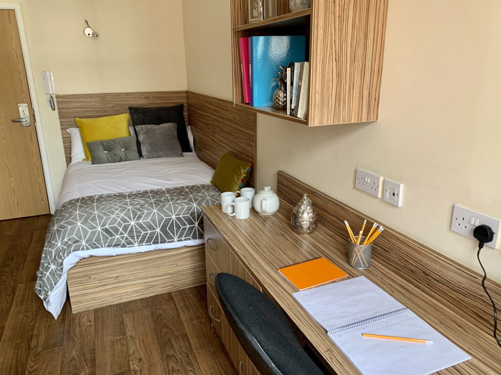 Classic En-Suite - Trinity Hall - Gallery - 1
