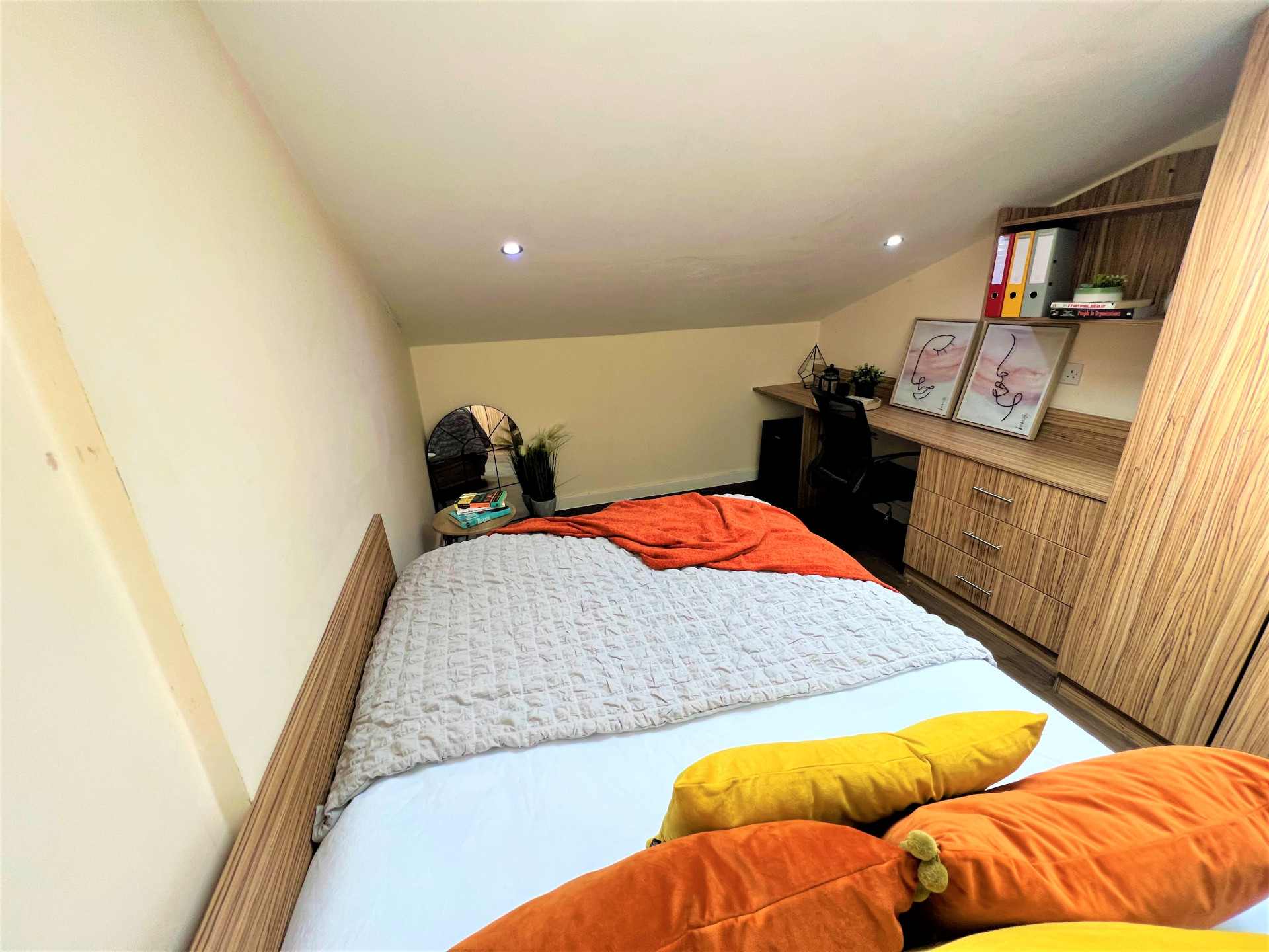  Deluxe Skylight En-Suite  -  Waterside Court  - Gallery -  27