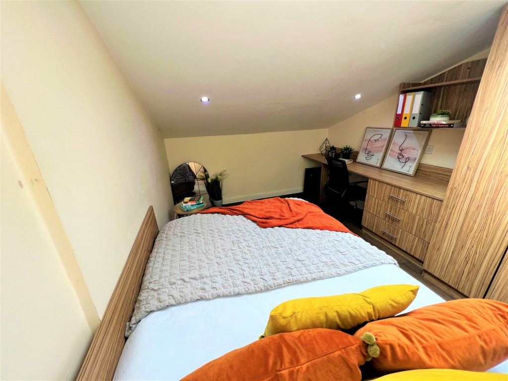  Deluxe Skylight En-Suite  -  Waterside Court  - Gallery -  4