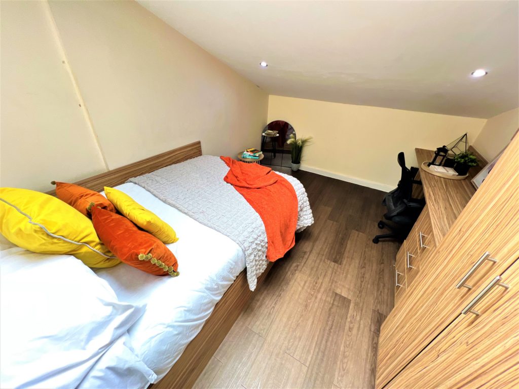  Deluxe Skylight En-Suite  -  Waterside Court  - Gallery -  7