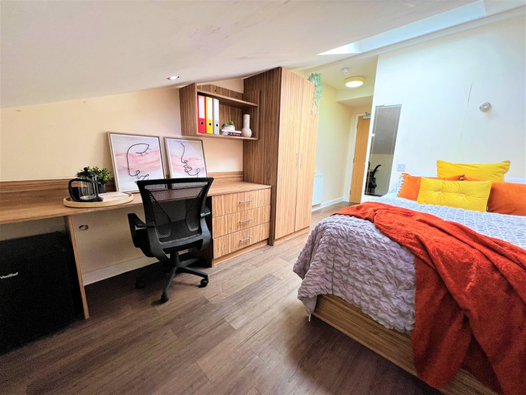  Deluxe Skylight En-Suite  -  Waterside Court  - Gallery -  5