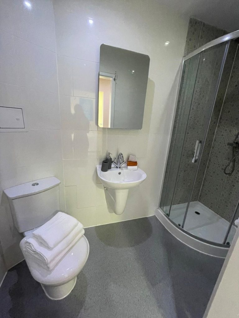  Deluxe Skylight En-Suite  -  Waterside Court  - Gallery -  11