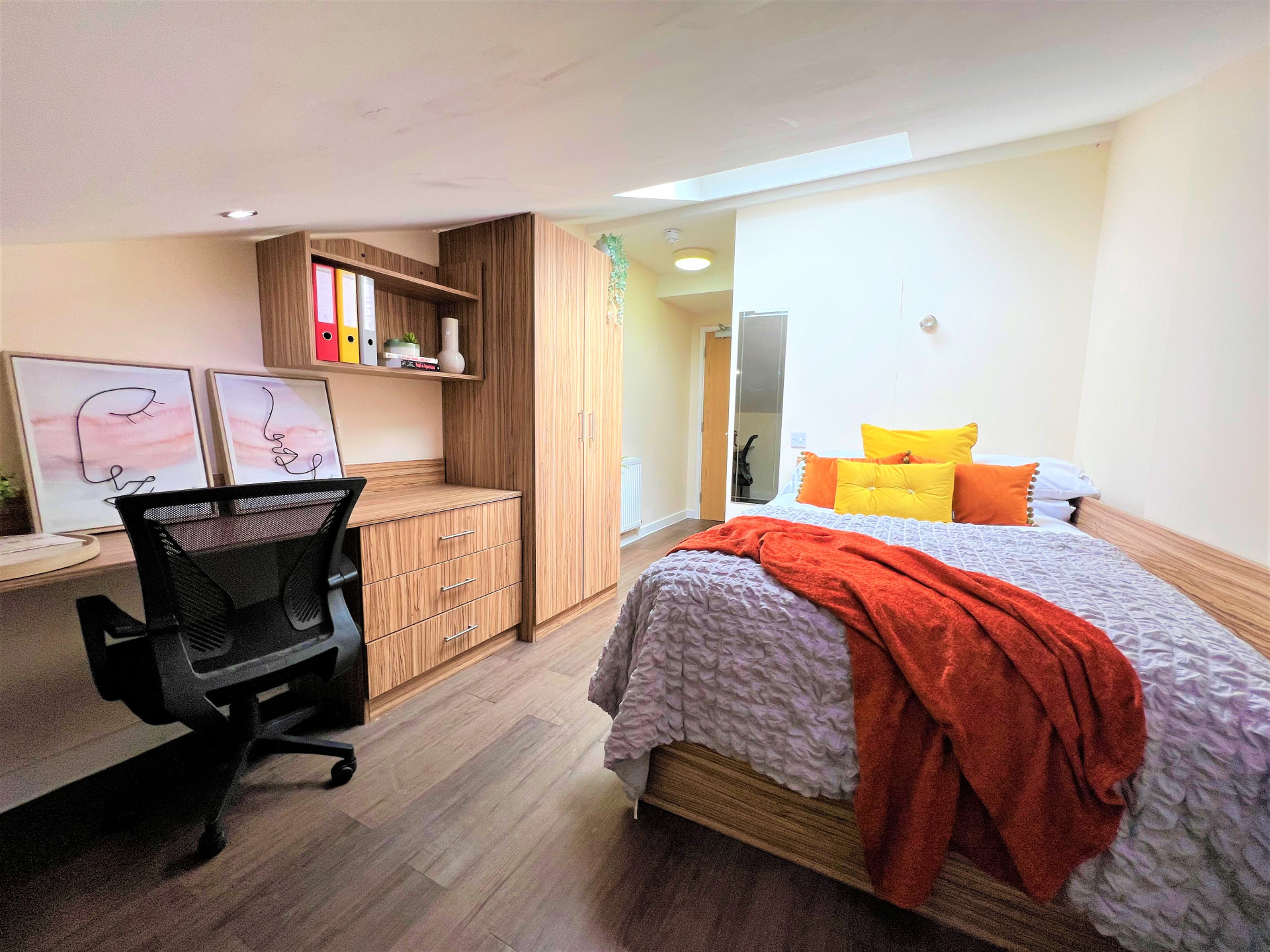  Deluxe Skylight En-Suite  -  Waterside Court  - Gallery -  12