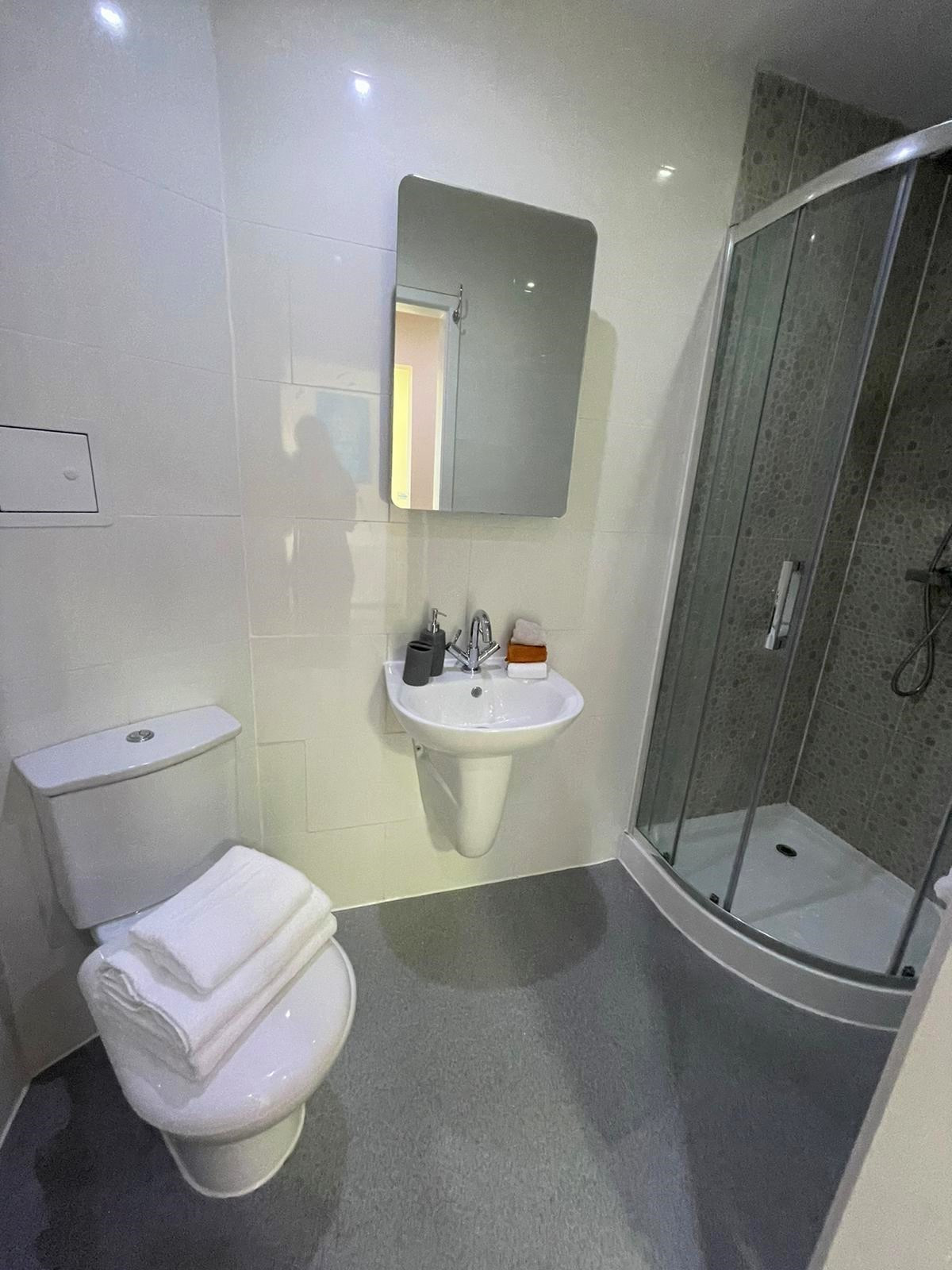  Deluxe Skylight En-Suite  -  Waterside Court  - Gallery -  23