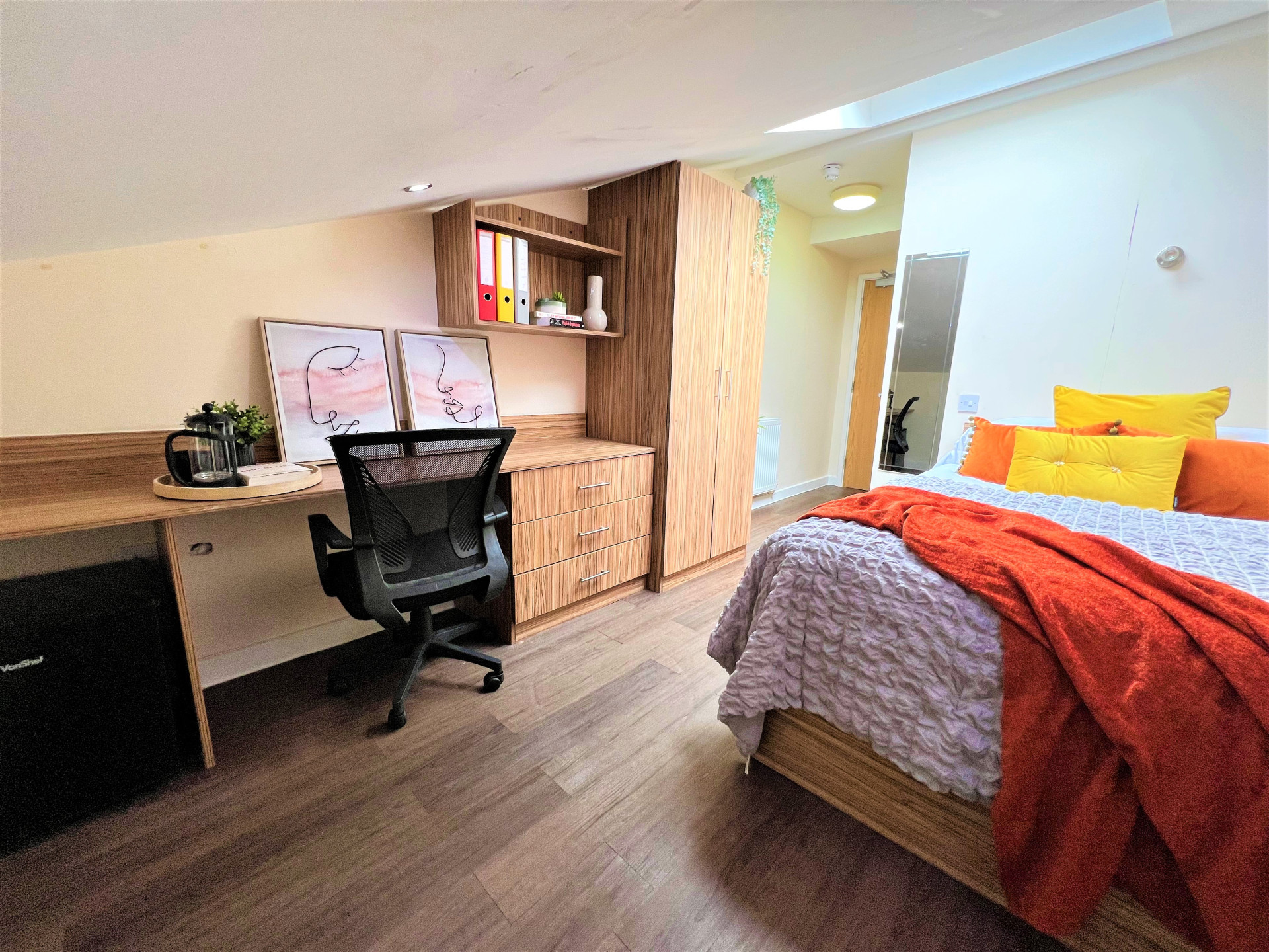  Deluxe Skylight En-Suite  -  Waterside Court  - Gallery -  16