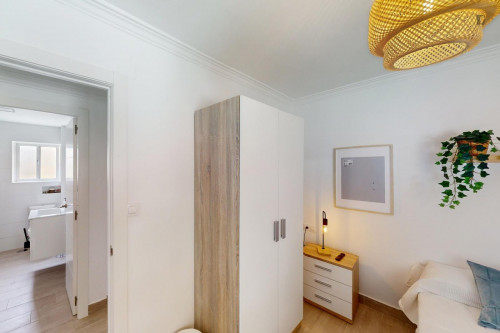 Great looking single bedroom