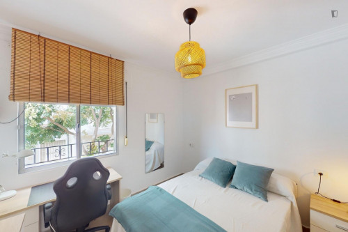 Cozy single bedroom