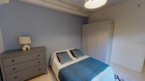 Bright double bedroom in Levallois-Perret