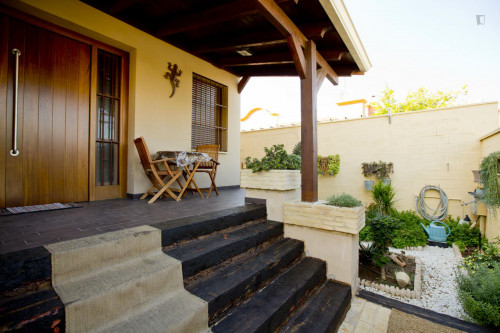 Super cool 1-bedroom annex apartment in a house, in Castilleja de la Cuesta