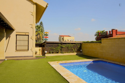 Super cool 1-bedroom annex apartment in a house, in Castilleja de la Cuesta