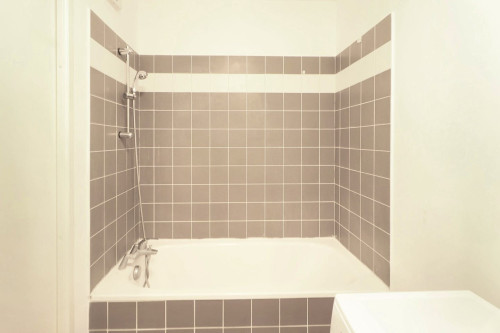 Spacious 86 m² apartment for rent in coliving in Bègles