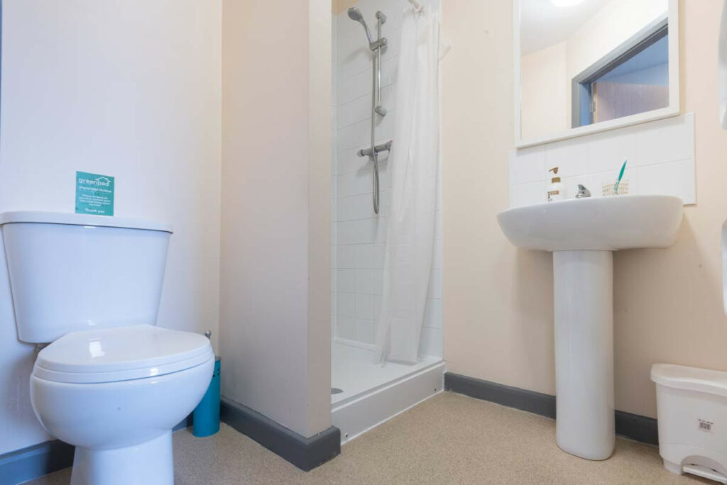  Classic En-Suite, London House  -  Stoke Student Village  - Gallery -  3
