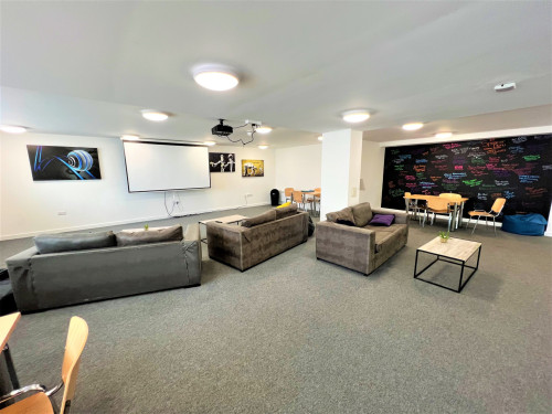 Q Studios - Gallery - 42