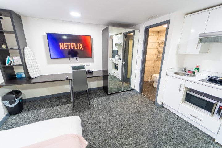  Studio Large  -  24 Dale Road  - Gallery -  8