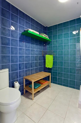 Colourful 1-bedroom apartment in Rato - Gallery - 14