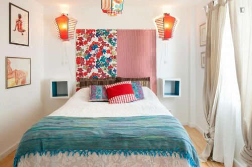 Colourful 1-bedroom apartment in Rato