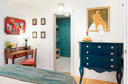 Colourful 1-bedroom apartment in Rato - Gallery - 6