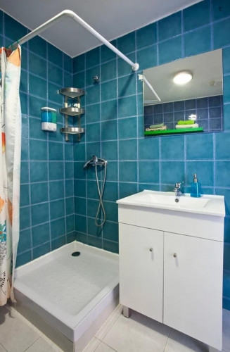 Colourful 1-bedroom apartment in Rato - Gallery - 13