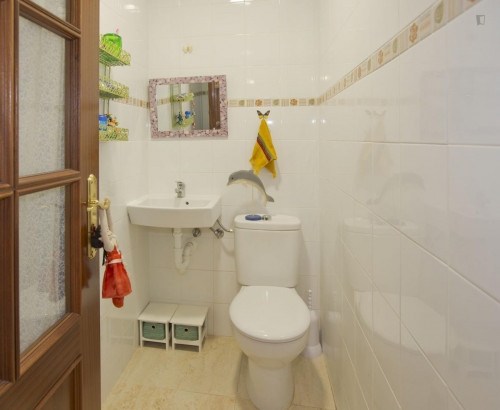Single bedroom in a 3-bedroom flat, in Poligono Sur - Gallery - 9