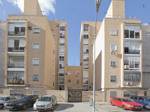 Single bedroom in a 3-bedroom flat, in Poligono Sur - Gallery - 5