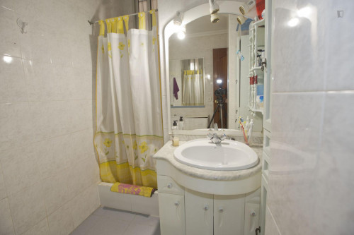 Single bedroom in a 3-bedroom flat, in Poligono Sur - Gallery - 12