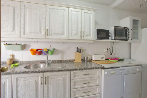 Single bedroom in a 3-bedroom flat, in Poligono Sur - Gallery - 13