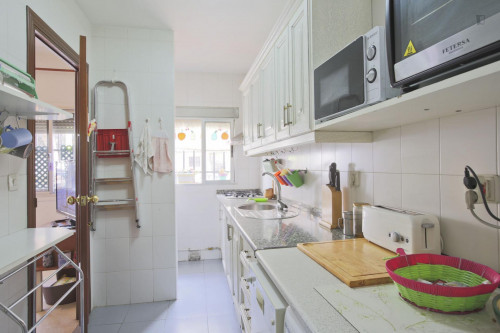 Single bedroom in a 3-bedroom flat, in Poligono Sur - Gallery - 14