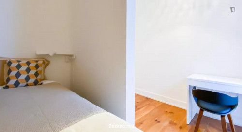 Comfy single bedroom near the Intendente metro