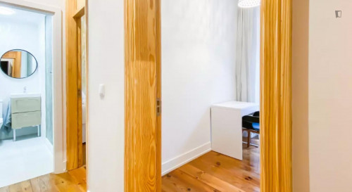 Comfy single bedroom near the Intendente metro