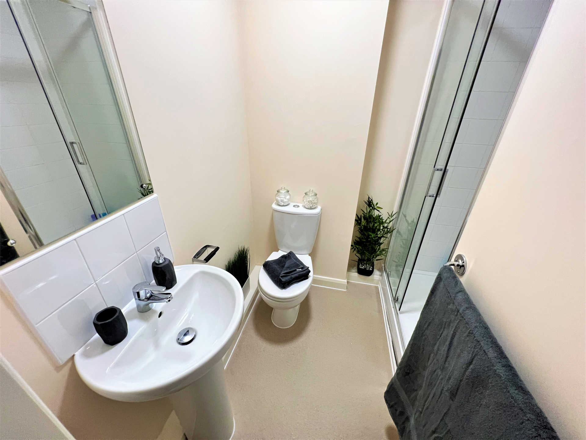  Deluxe En-Suite  -  Jubilee Court  - Gallery -  35