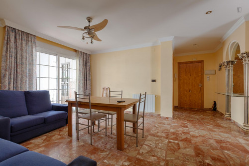 Neat and cosy twin bedroom in a 3-bedroom flat, in Cenes de la Vega - Gallery - 7