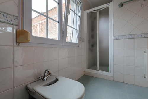 Neat and cosy twin bedroom in a 3-bedroom flat, in Cenes de la Vega - Gallery - 10