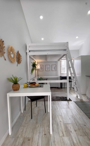 Inviting studio in Ajuda