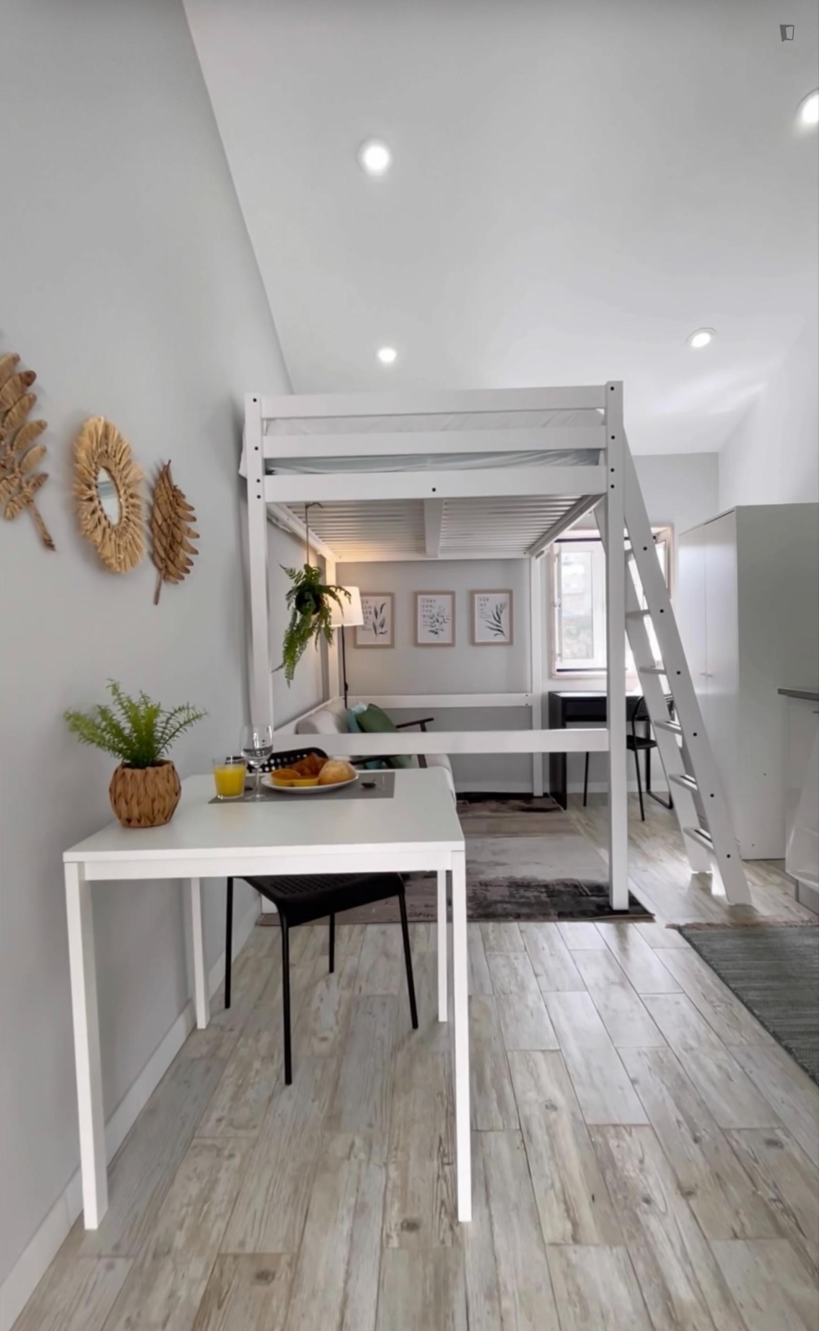 Inviting Studio In Ajuda - 1