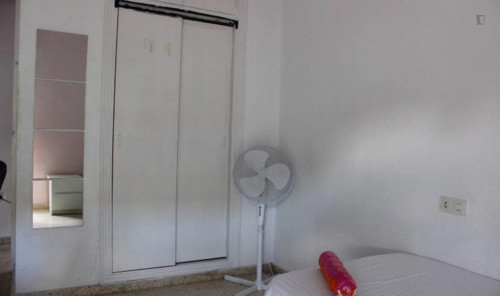 Sunny room shared students flat in Triana - Gallery - 2