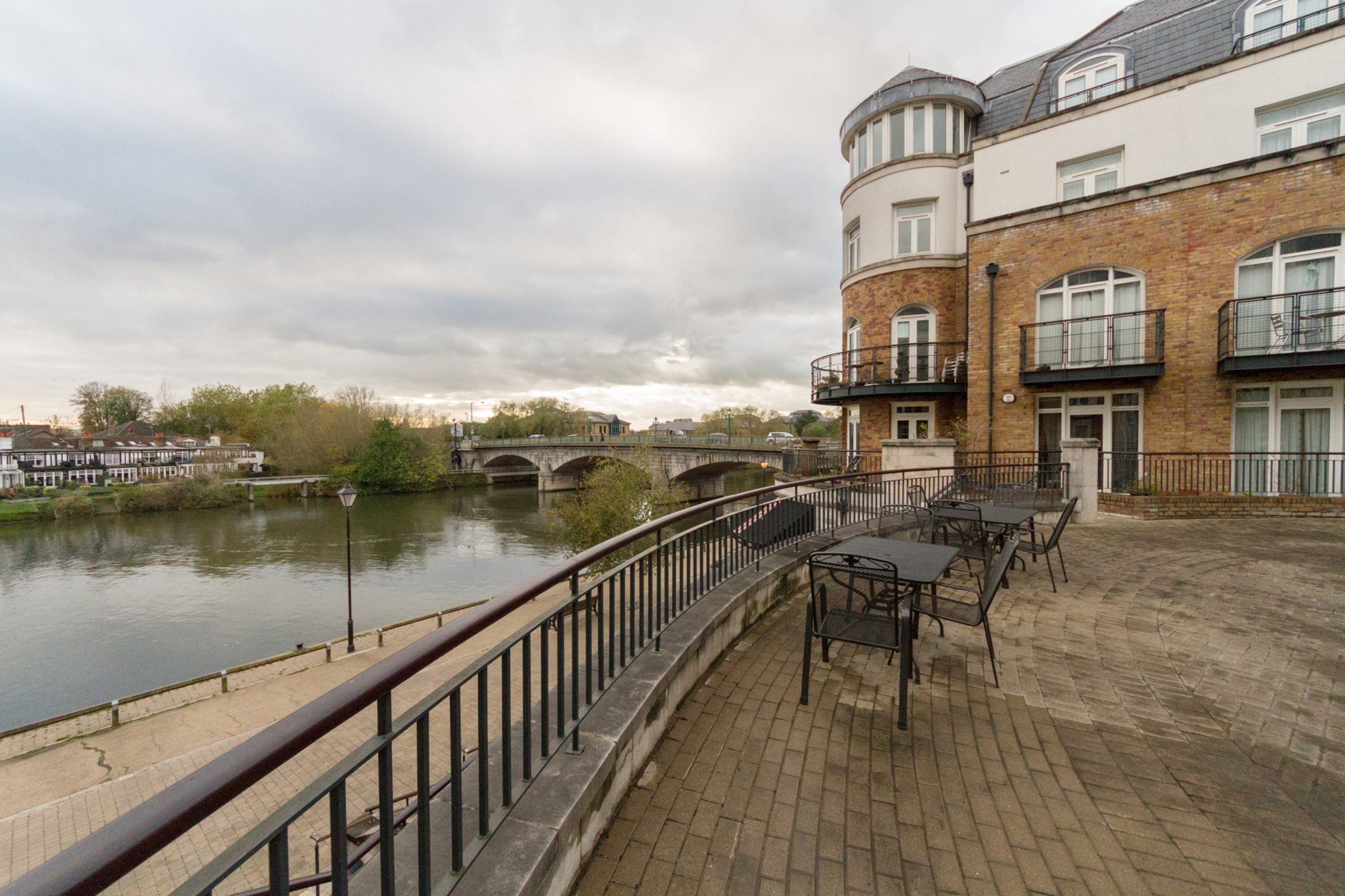Thames Edge