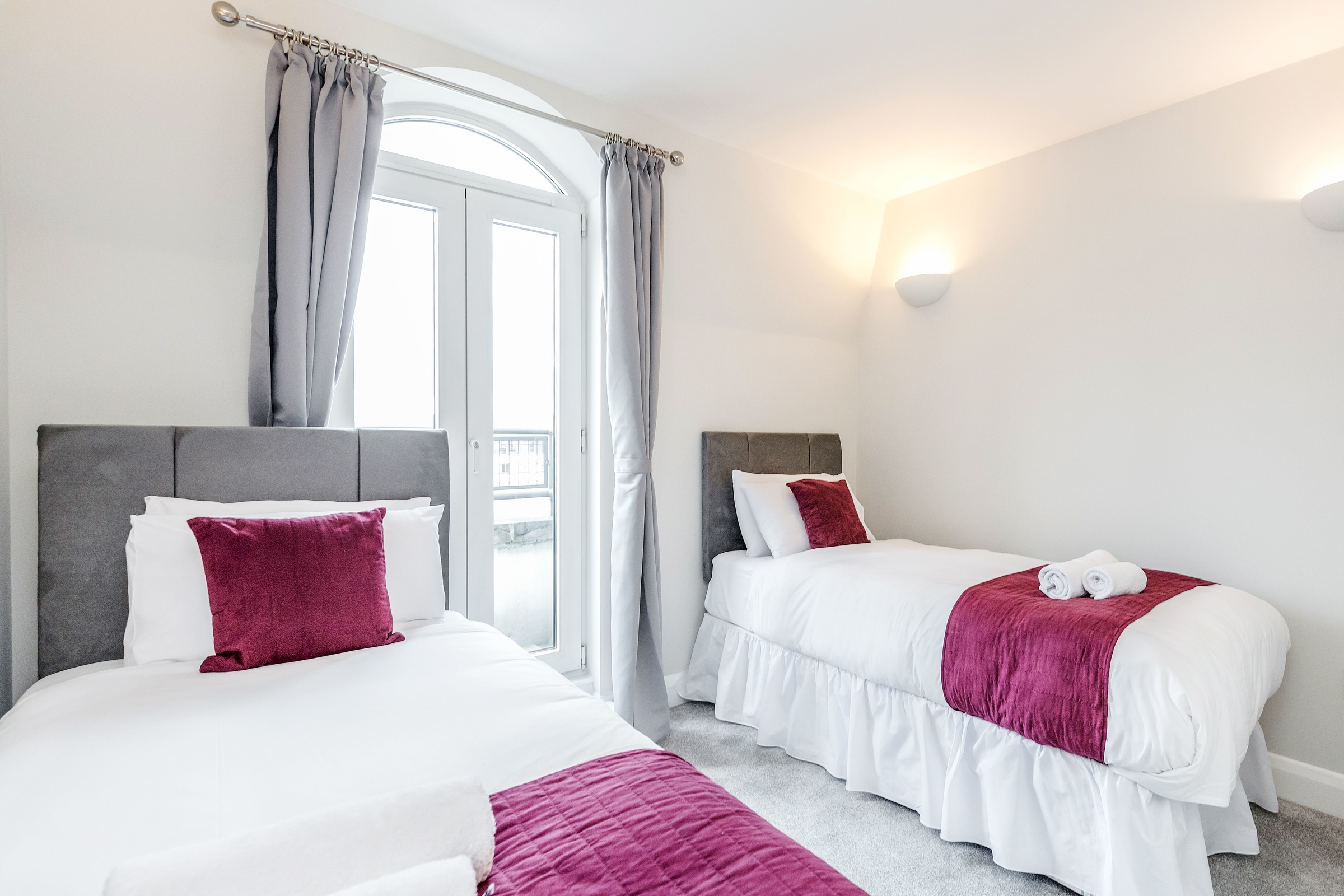 Two-Bedroom Apartment - Thames Edge - Gallery - 2