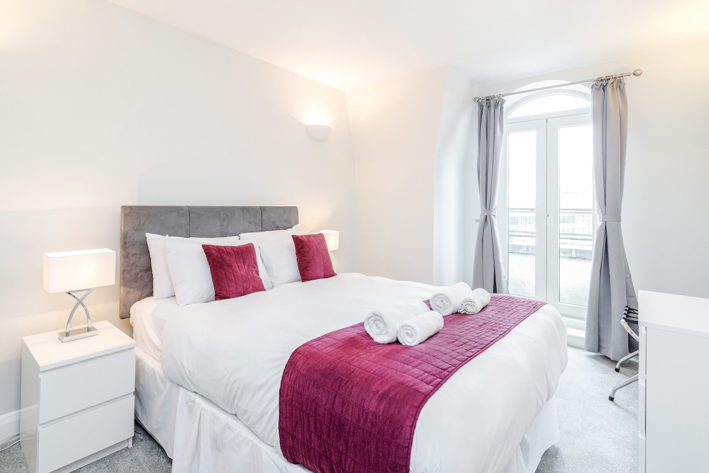 Studio - Thames Edge - Gallery - 1