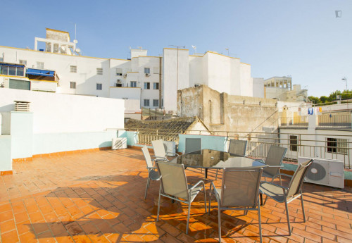 Lovely double bedroom close to Universidad de Sevilla: Facultad de Bellas Artes