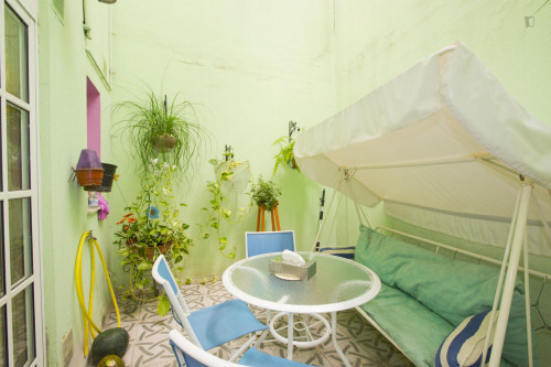 Lovely double bedroom close to Universidad de Sevilla: Facultad de Bellas Artes