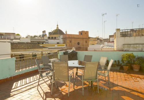 Lovely double bedroom close to Universidad de Sevilla: Facultad de Bellas Artes