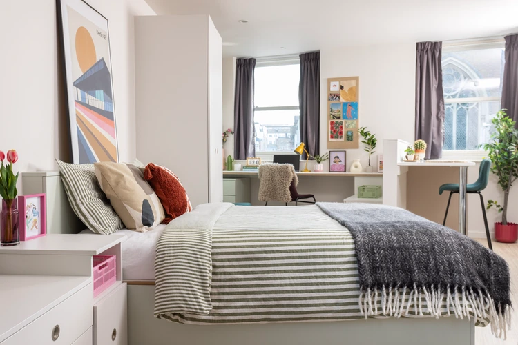 Large High Double En-Suite - Bromley Place - Gallery - 6