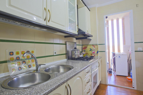 Bright double bedroom not far from Facultad de Medicina - Gallery - 10