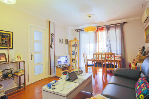 Bright double bedroom not far from Facultad de Medicina - Gallery - 7