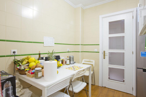 Bright double bedroom not far from Facultad de Medicina - Gallery - 11