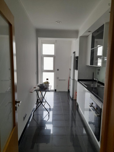 Colourful Double Bedroom close to Praia de Carcavelos - Gallery - 9