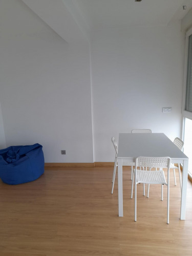 Colourful Double Bedroom close to Praia de Carcavelos