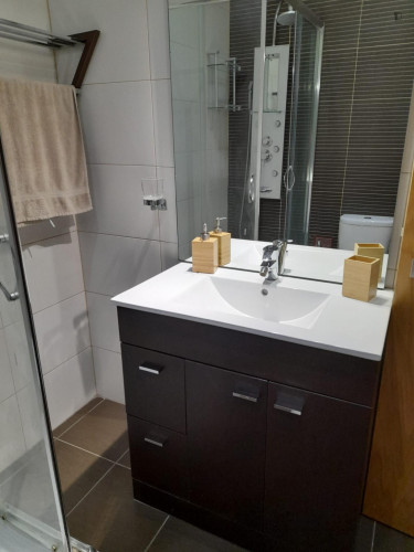 Colourful Double Bedroom close to Praia de Carcavelos