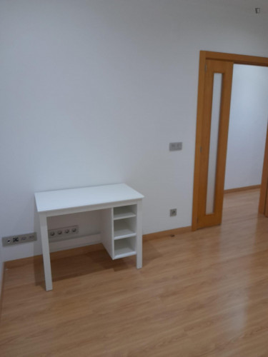 Welcoming Single Bedroom close to Nova School of Business and Economics - Gallery - 6