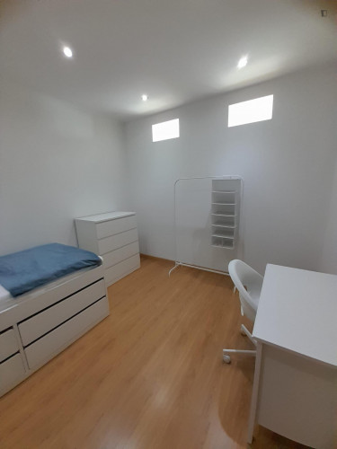 Welcoming Single Bedroom close to Nova School of Business and Economics